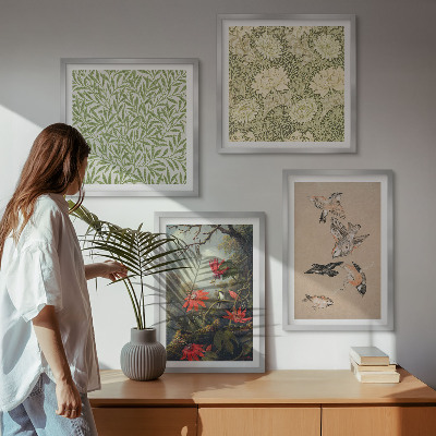 Tavelvägg ovanför soffa Blommor och fåglar i naturliga omgivningar