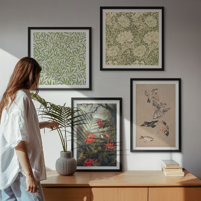 Tavelvägg ovanför soffa Blommor och fåglar i naturliga omgivningar