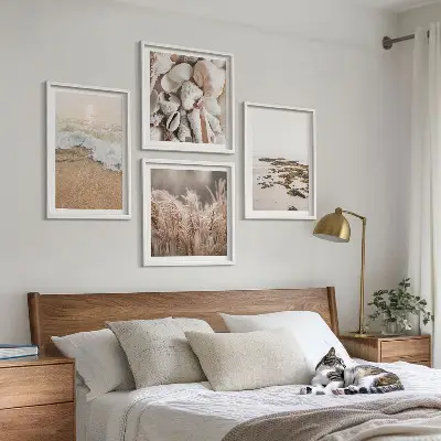 Tavelvägg med 4 tavlor strandgräs, vågor och stenar i boho-stil
