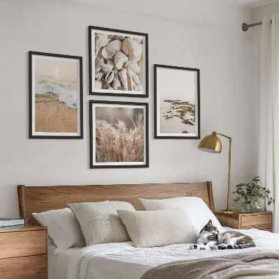 Tavelvägg med 4 tavlor strandgräs, vågor och stenar i boho-stil