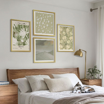 Tavelvägg ovanför soffa Blommiga abstraktioner i bohemisk stil