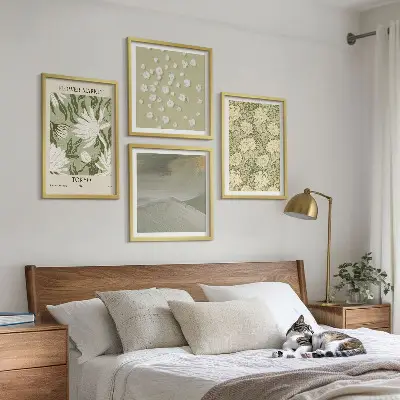 Blommiga abstraktioner i bohemisk stil tavelvägg för placering ovanför soffa