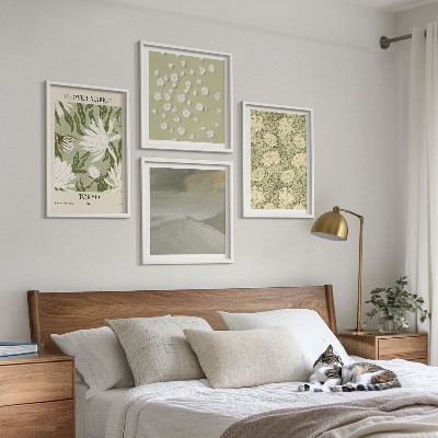 Tavelvägg ovanför soffa Blommiga abstraktioner i bohemisk stil