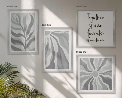 Blommig postersats för tavelvägg med pastellfärgade illustrationer ovanför soffan