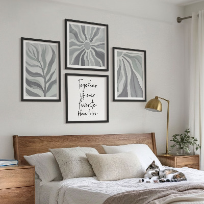 Tavelvägg ovanför soffa Illustrationer av blommiga pastellmönster
