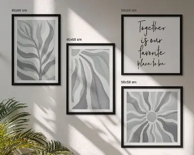 Blommig postersats för tavelvägg med pastellfärgade illustrationer ovanför soffan