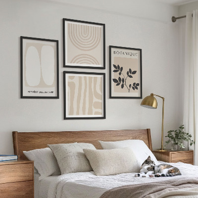 Tavelvägg ovanför soffa Boho-affischer med delikata växter