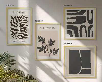 Minimalistiska växtposters tavelvägg ovanför soffan
