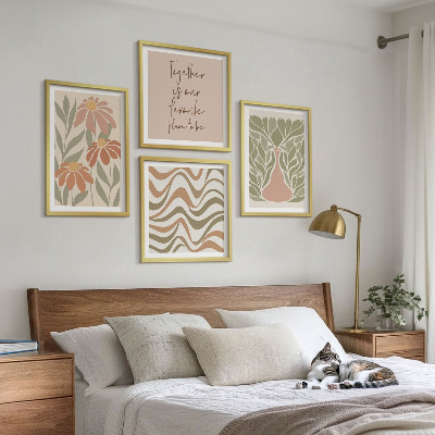 Tavelvägg ovanför soffa Pastell abstrakta blommor