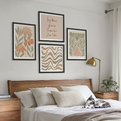 Tavelvägg ovanför soffa Pastell abstrakta blommor