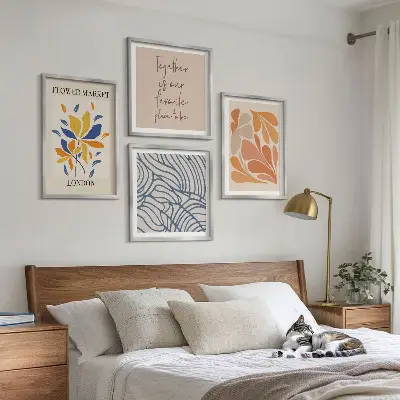 Tavelvägg med 4 tavlor med moderna abstrakta blommor