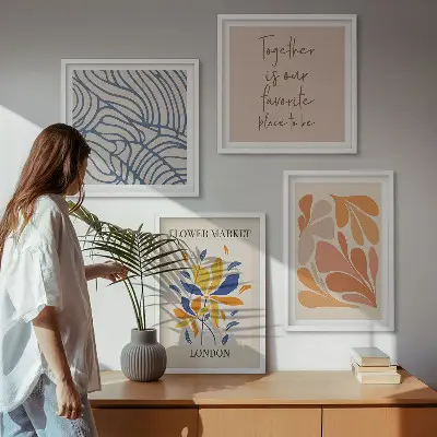 Tavelvägg med 4 tavlor med moderna abstrakta blommor