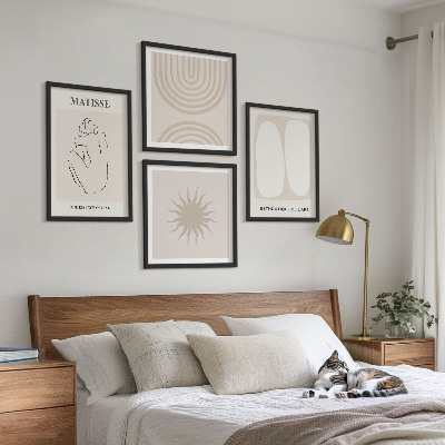 Tavelvägg ovanför soffa Snygga minimalistiska linjer