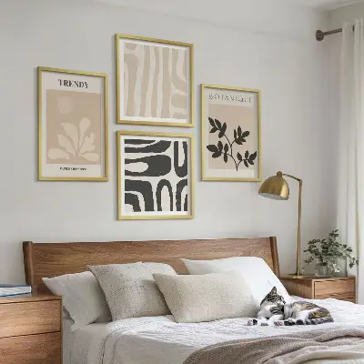 Set med 4 tavlor med snygga växtmönster i beige och svart