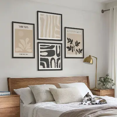 Set med 4 tavlor med snygga växtmönster i beige och svart