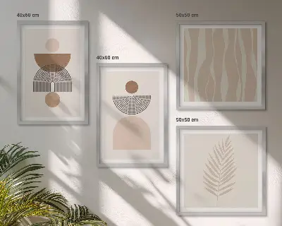 Tavelvägg ovanför soffa abstrakta former i brun och beige