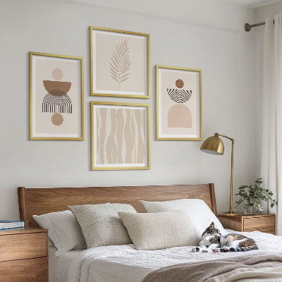 Tavelvägg ovanför soffa Abstrakta former brun beige