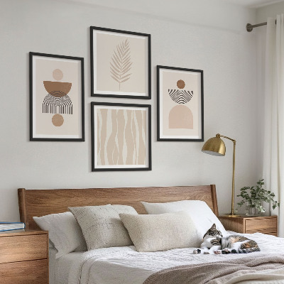 Tavelvägg ovanför soffa Abstrakta former brun beige