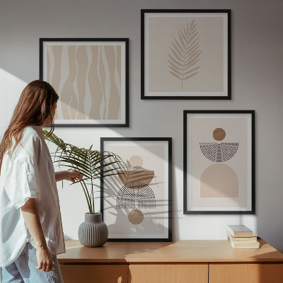 Tavelvägg ovanför soffa Abstrakta former brun beige