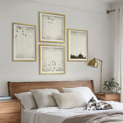 Tavelvägg ovanför soffa Minimalistisk fågelmålning