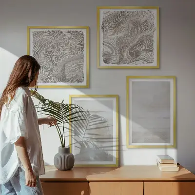 Tavelvägg med 4 tavlor i modern stil med slitna texturer