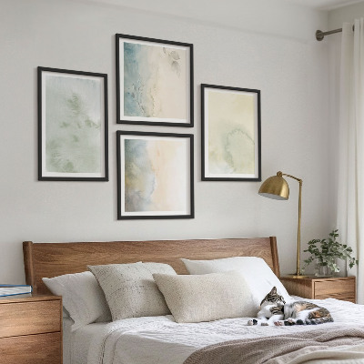 Tavelvägg ovanför soffa Pastell akvarell dukstruktur