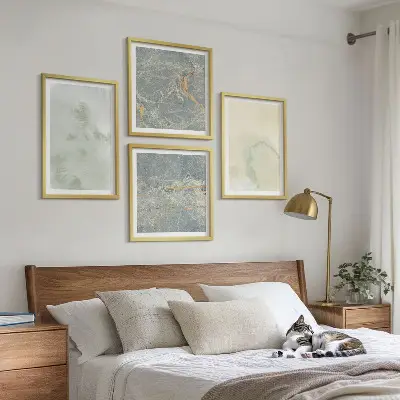 Tavelvägg med 4 tavlor med motiv i pastellfärger för akvarellmålningar på duk