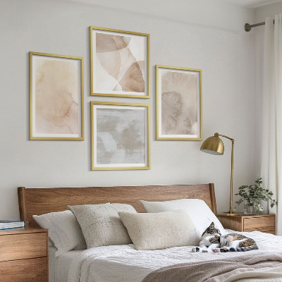 Tavelvägg ovanför soffa Varma akvarellpastellstrukturer
