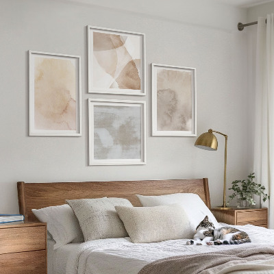 Tavelvägg ovanför soffa Varma akvarellpastellstrukturer