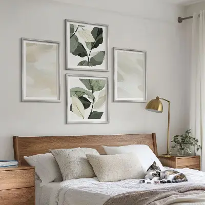 Tavelvägg med 4 tavlor med ljusa abstrakta boho-färger