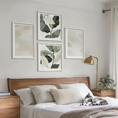 Tavelvägg med 4 tavlor med ljusa abstrakta boho-färger