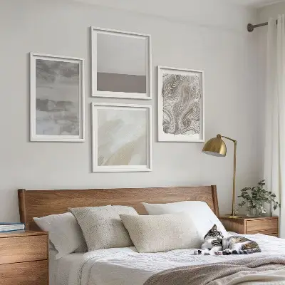 Tavelvägg med 4 tavlor i industriell design