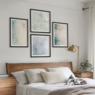 Tavelvägg ovanför soffa Spilld akvarell canvasstil