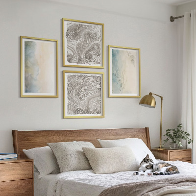 Tavelvägg ovanför soffa Fina akvarellkartonger
