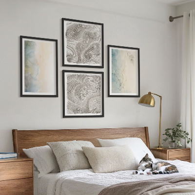 Tavelvägg ovanför soffa Fina akvarellkartonger