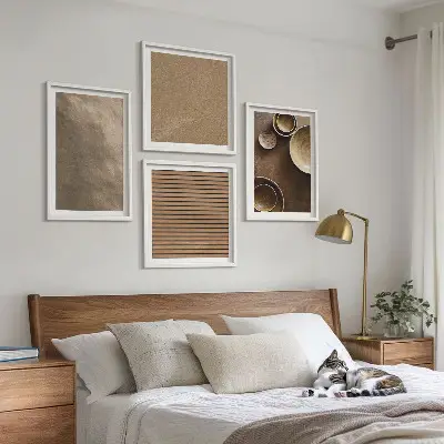 Tavelvägg med 4 tavlor med motiv av moderna stenstrukturer