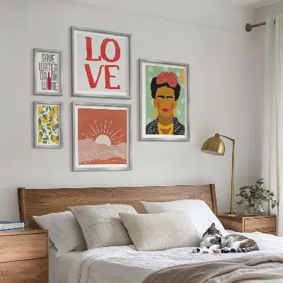 Väggdekoration i form av tavelset väggmotiv med boho-stil blommor och kvinna