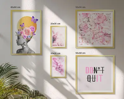 Tavelset väggdekoration med blommotiv och kvinna