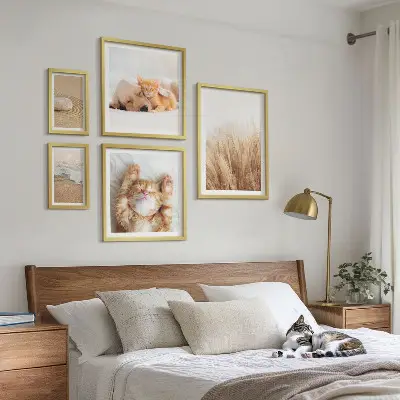 Tavelvägg med 5 tavlor motiv med söta djurlandskap