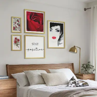 Set med 5 tavlor kvinnoporträtt med vintageblommor