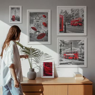 Tavelvägg med 5 tavlor Londonmotiv med röda accenter