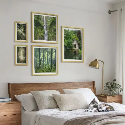 Tavelvägg med 5 tavlor gröna skogar och vattenfall med naturmotiv