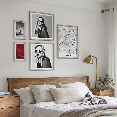 Tavelvägg med 5 tavlor Snygga accenter från Paris mode