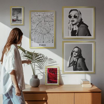 Tavelvägg med 5 tavlor Snygga accenter från Paris mode