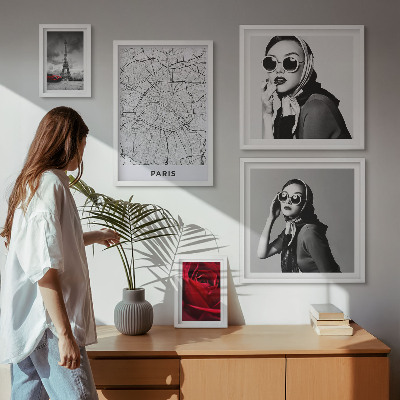 Tavelvägg med 5 tavlor Snygga accenter från Paris mode