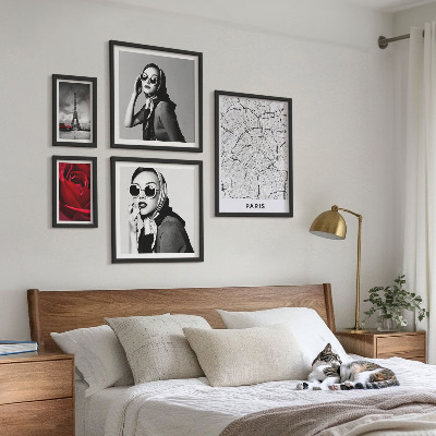 Tavelvägg med 5 tavlor Snygga accenter från Paris mode