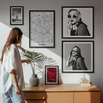 Tavelvägg med 5 tavlor Snygga accenter från Paris mode