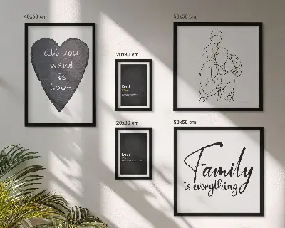 Väggdekoration i tavelset med motiv av familjevärderingar, kärlek och närhet