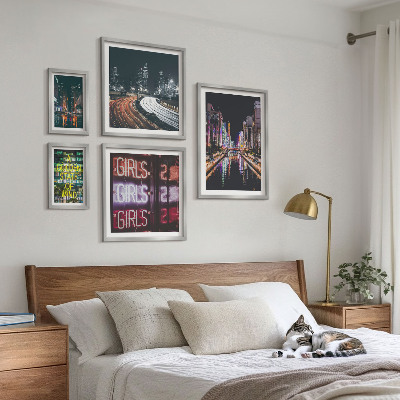 Set om 5 tavlor Modern stad på nattens neon