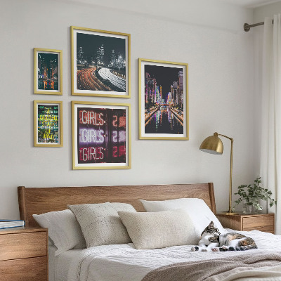 Set om 5 tavlor Modern stad på nattens neon